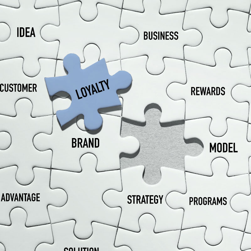 beneficios-de-fidelizacion-de-pacientes-clinicas Piezas de puzzle empresarial destaca la lealtad
